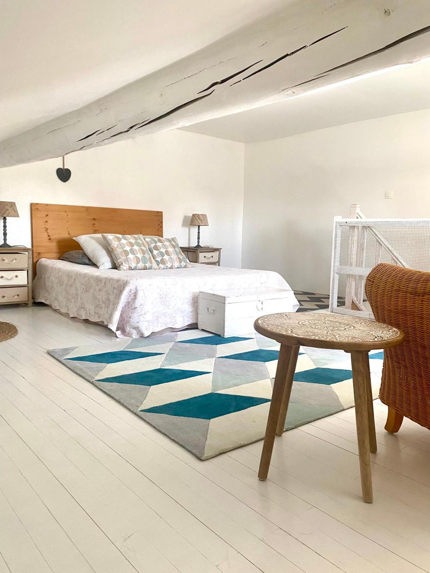 Mas Les Fleurs D'Hilaire Bed & Breakfast Monteux Bagian luar foto