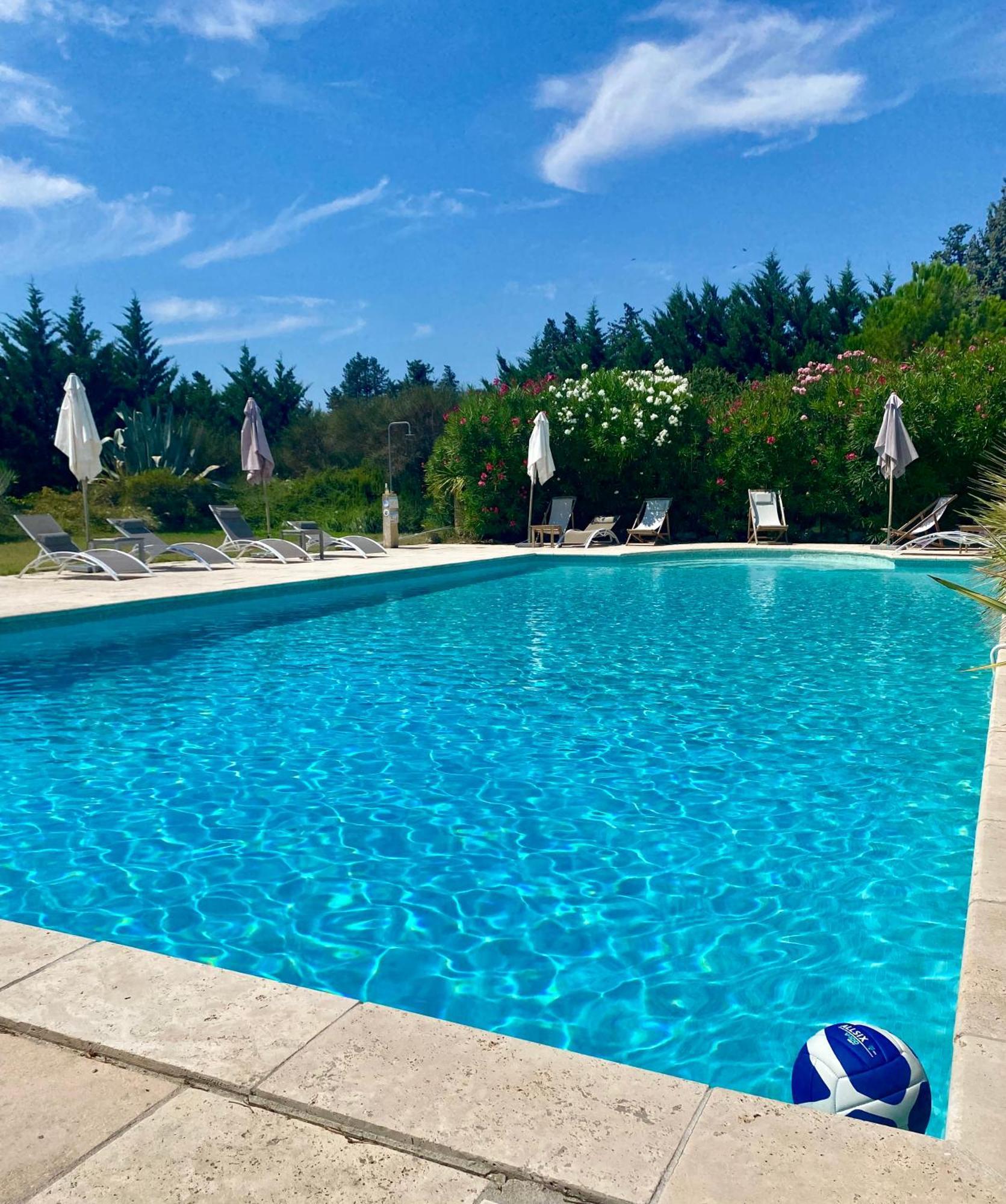 Mas Les Fleurs D'Hilaire Bed & Breakfast Monteux Bagian luar foto