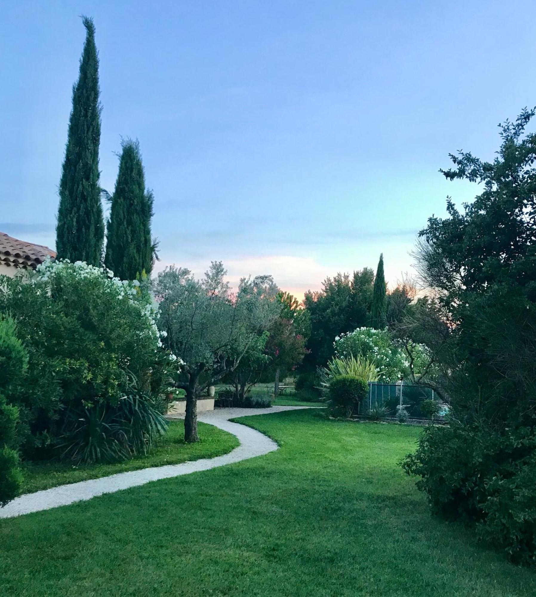 Mas Les Fleurs D'Hilaire Bed & Breakfast Monteux Bagian luar foto
