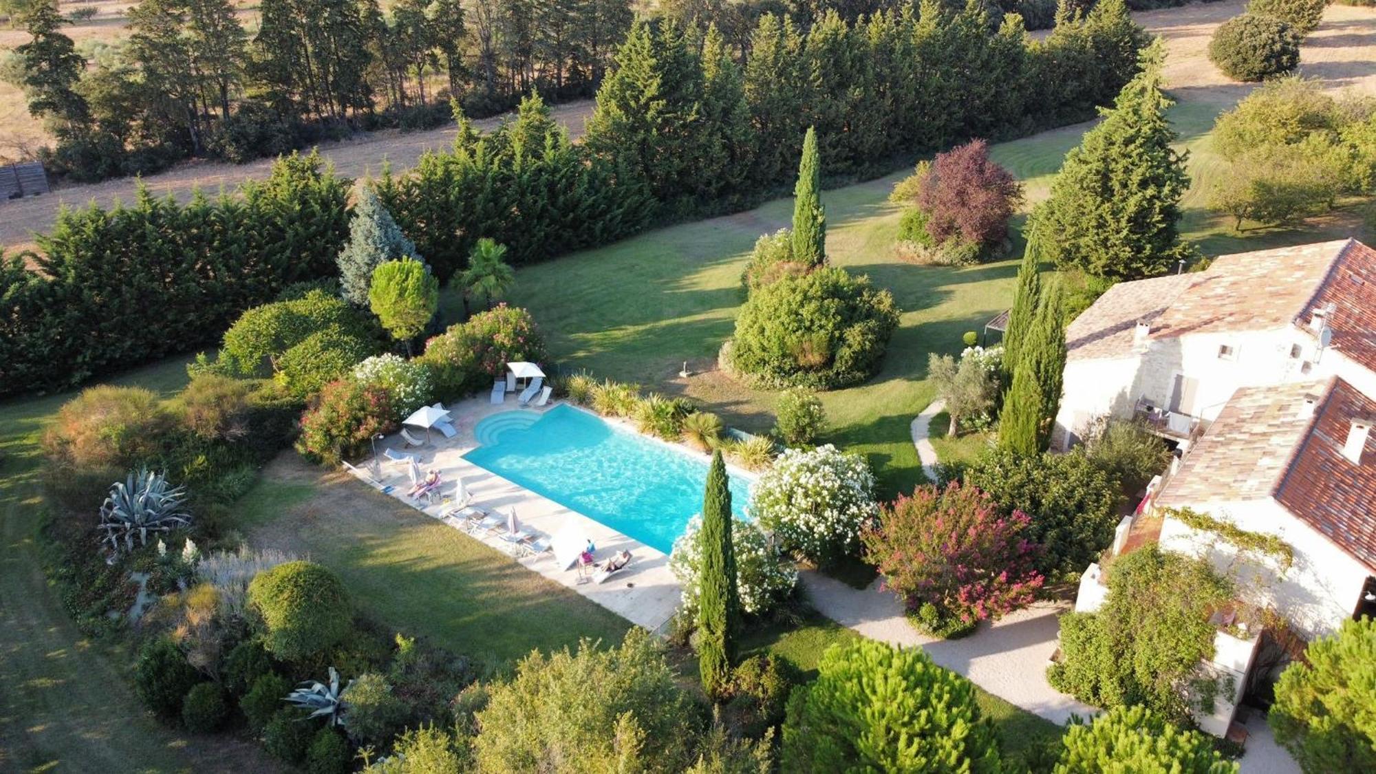 Mas Les Fleurs D'Hilaire Bed & Breakfast Monteux Bagian luar foto